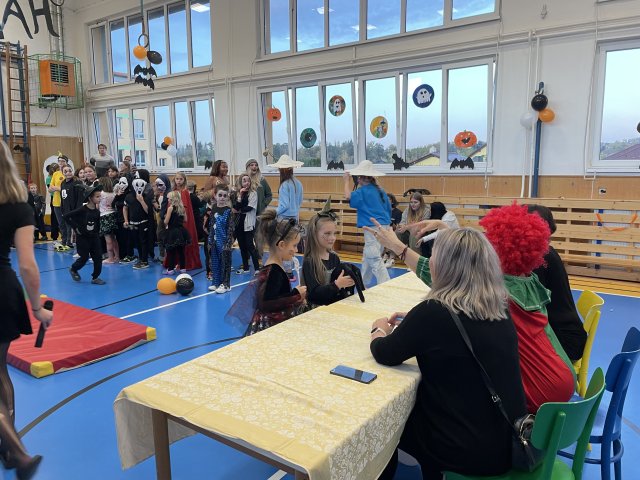 aa666f62-011e-45dc-ae79-e807bc367733