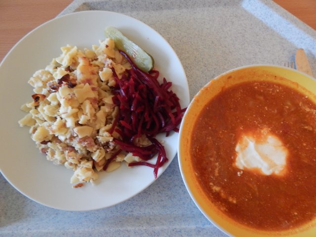 boršč, šunkofleky, zelenina