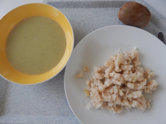 brokolicová polévka, halušky se zelím