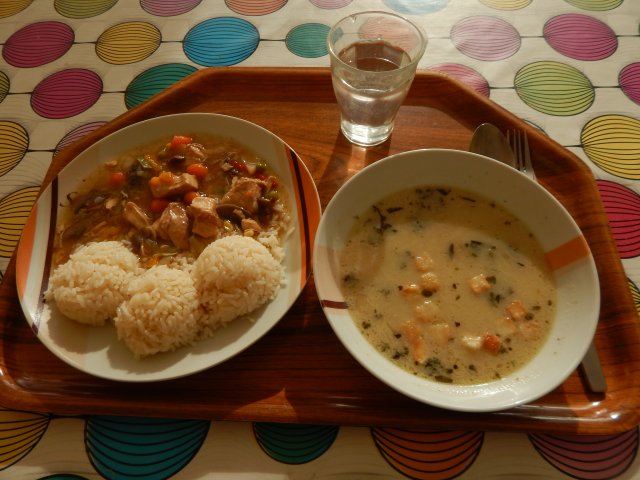 francouzská cibulačka se svítkem, krůtí po čínsku, rýže