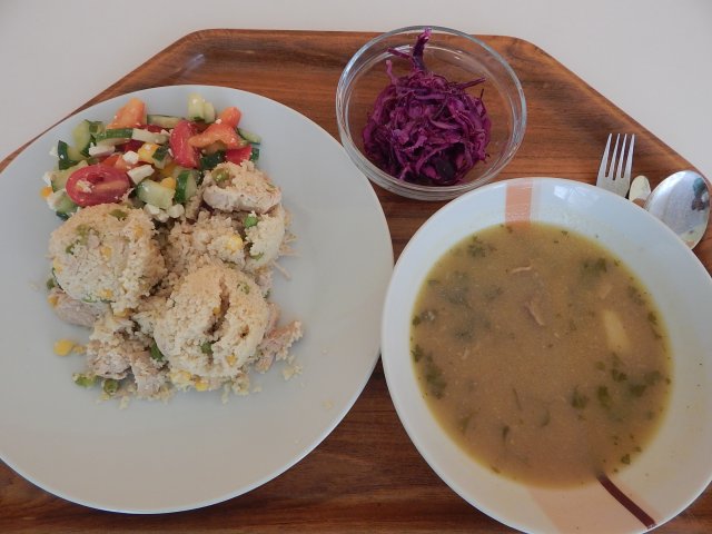 žampionový krém, krůtí na zelenině, kuskus