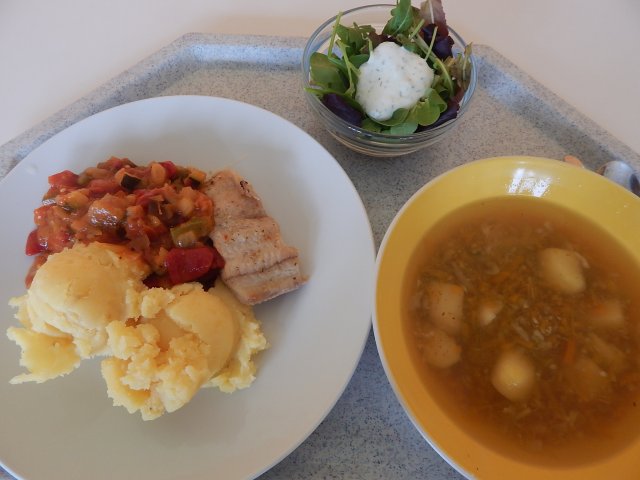 česnečka, sumeček, šťouchané brambory, ratatoulle