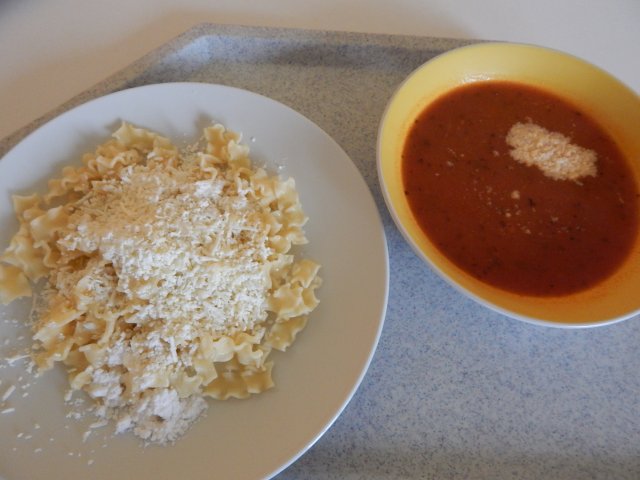 italská polévka, nudle s tvarohem