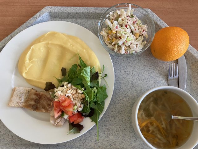 vývar s rýží, okoun s bramborovou kaší