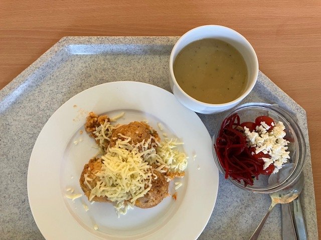 hrachová polévka, srbské rizoto se sýrem