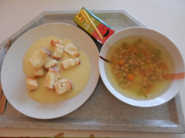 zeleninová polévka s cizrnou, buchtičky se šodó