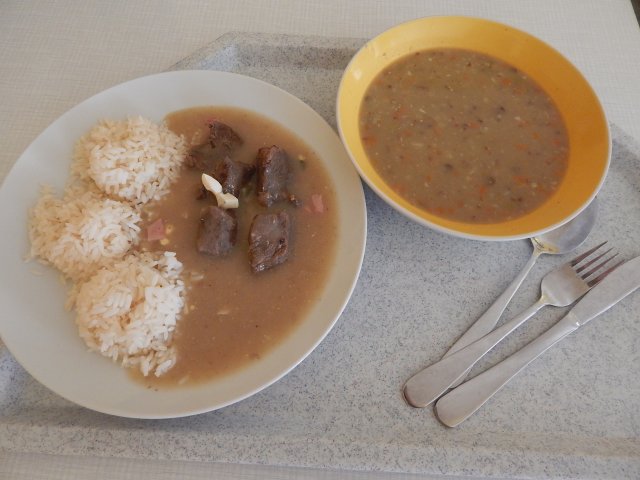 hrstková polévka, rozuteklý ptáček, rýže, šlehaný tvaroh