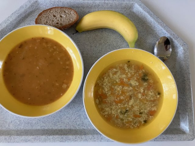 cizrnový guláš s chlebem