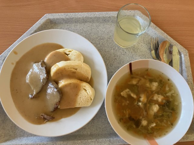 svíčková na smetaně s houskovými knedlíky