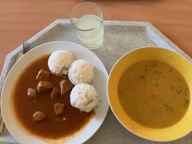 vepřové maso na zelenině s rýží