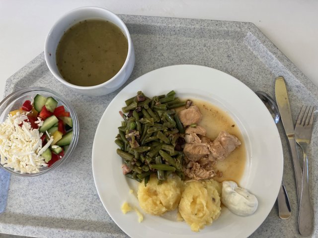 nebramboračka, kuřecí maso s fazolovými lusky a šťouchanými brambory