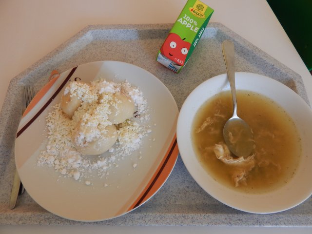 kmínová, kynuté jahodové knedlíky s tvarohem