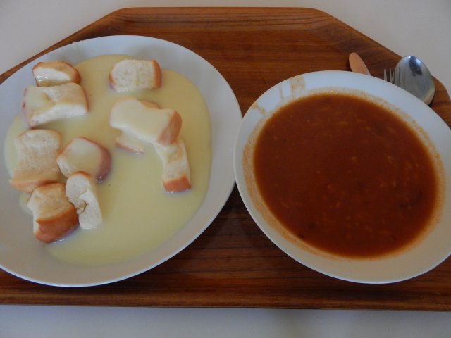 rajská polévka, dukátové buchtičky s krémem