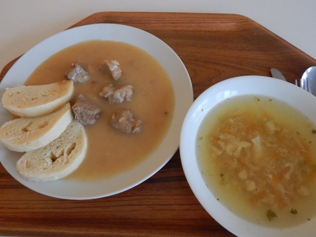 čočková polévka, segedín, houskové knedlíky