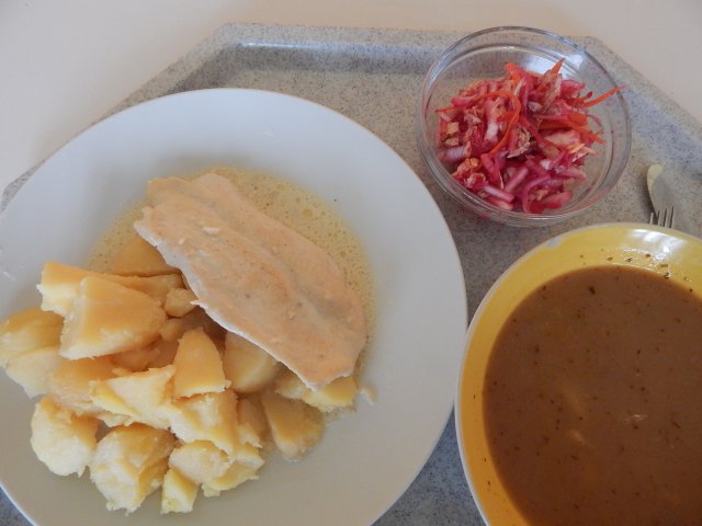 vývar s těstovinou, citrónové kuře, brambory