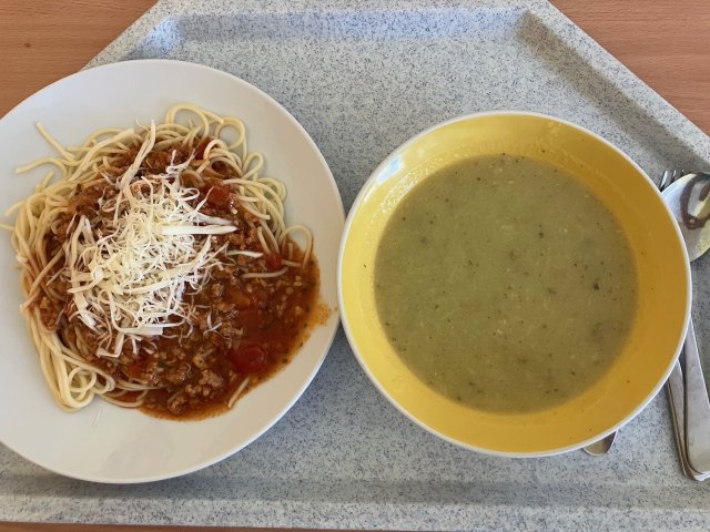 cuketová polévka, milánské špagety