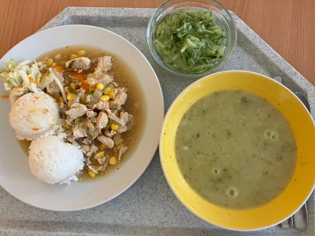 brokolicový krém, kuřecí čína, rýže