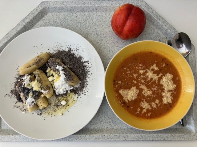 italská polévka, bramborové šišky s mákem