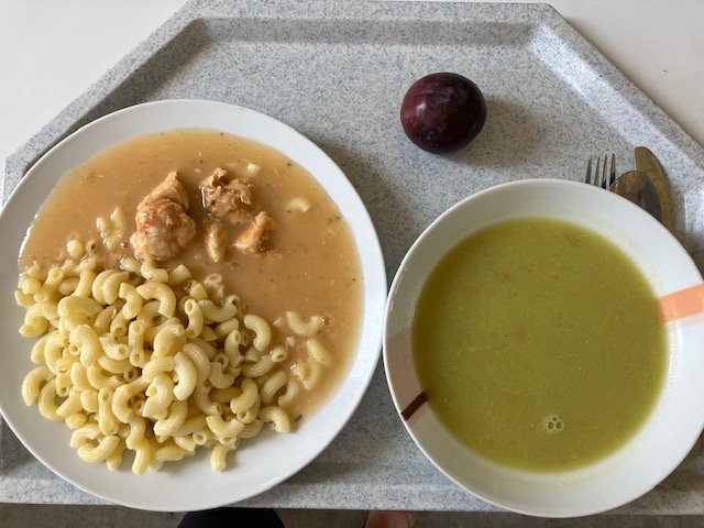 hráškový krém, krůtí perkelt, těstoviny