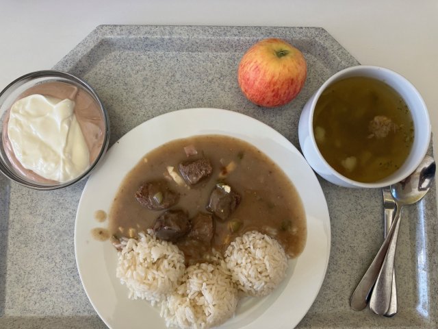 hovězí vývar, rozuteklý ptáček s rýží