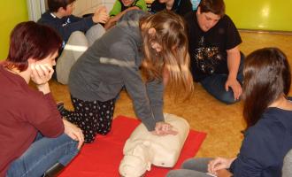 První pomoc do škol 